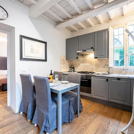 In Pz. Michelangelo: Due Con Due Bagni Apartment *