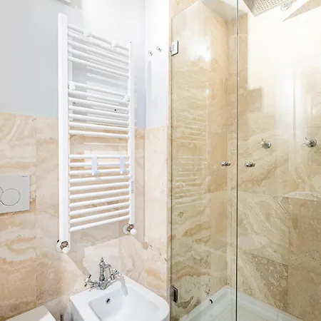 Apartment In Pz. Michelangelo: Due Con Due Bagni Florence