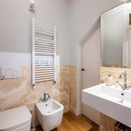 In Pz. Michelangelo: Due Con Due Bagni Apartment *