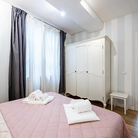 In Pz. Michelangelo: Due Con Due Bagni Апартаменты