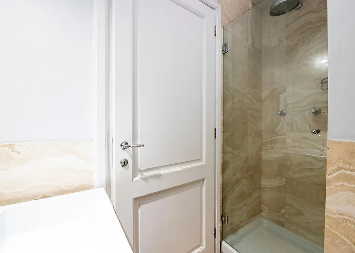 In Pz. Michelangelo: Due Con Due Bagni * Florence