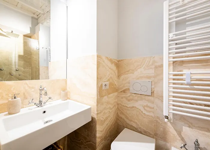 In Pz. Michelangelo: Due Con Due Bagni Appartement *