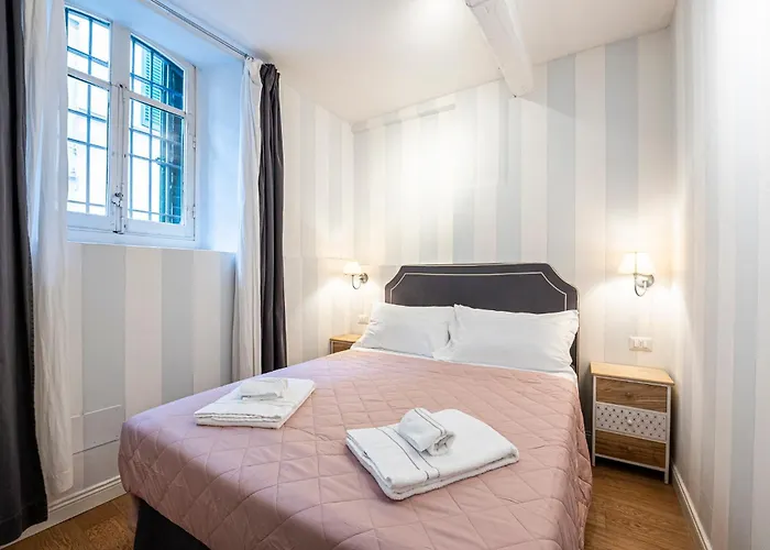 In Pz. Michelangelo: Due Con Due Bagni Appartement *