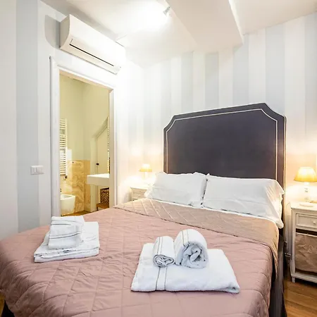 Apartamento In Pz. Michelangelo: Due Con Due Bagni