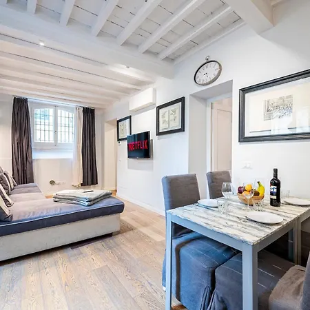 In Pz. Michelangelo: Due Con Due Bagni Florencia